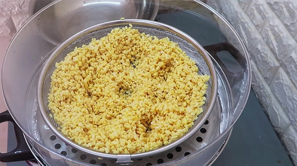 Đậu xanh luộc hoặc hấp chứa ít calo và giàu chất xơ