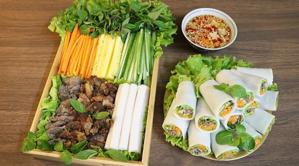 Chọn nguyên liệu ít calo làm phở cuốn